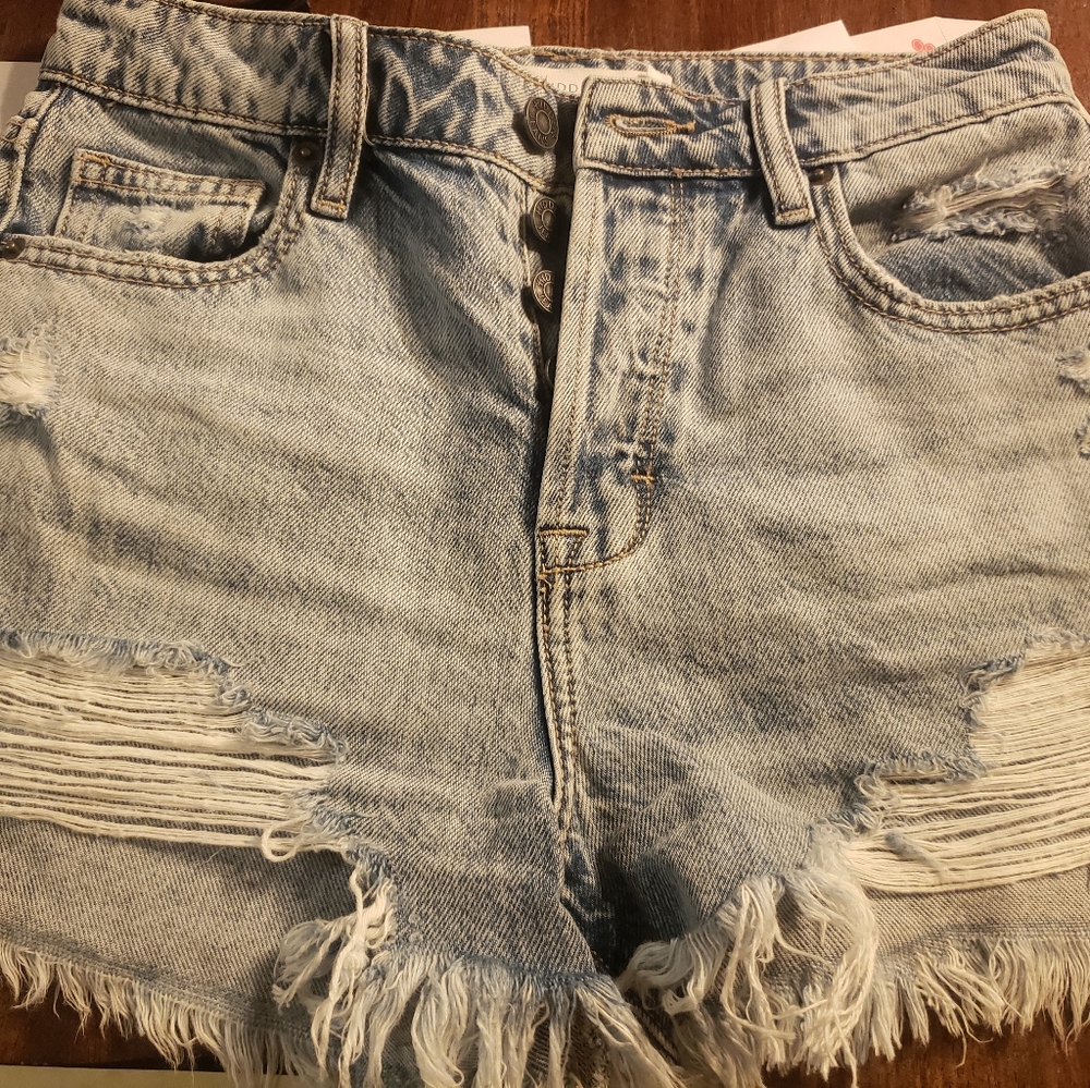 Buckle Hidden denim shorts